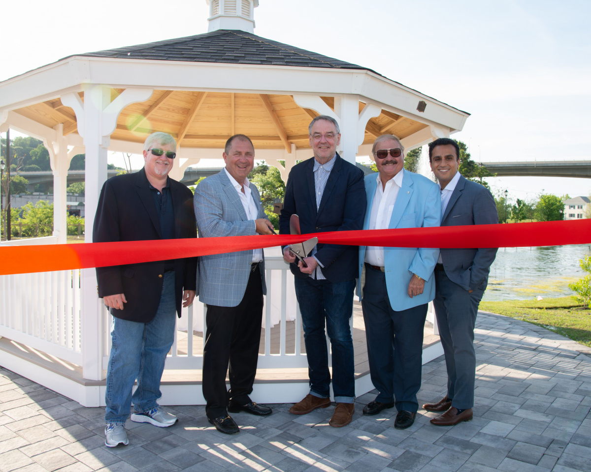 Roslyn Landing Opens Waterfront Promenade Ribbon Cutting Celebration Draws Residents, Local Officials and Prospective Residents