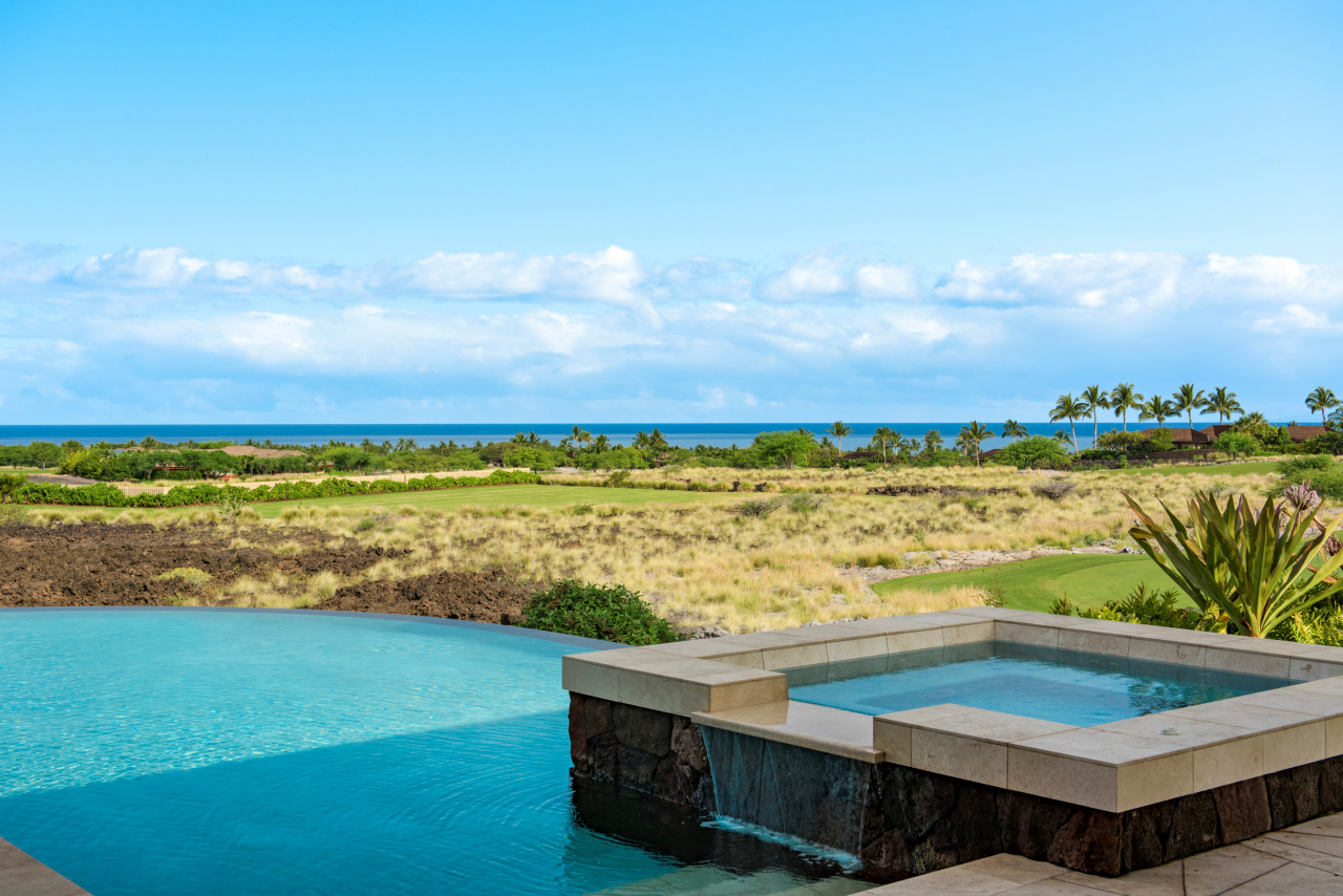 HUALALAI RESORT | Pulehu'ulu Estates: Enjoy spectacular Pacific Ocean, sunset, golf course, and Maui views.