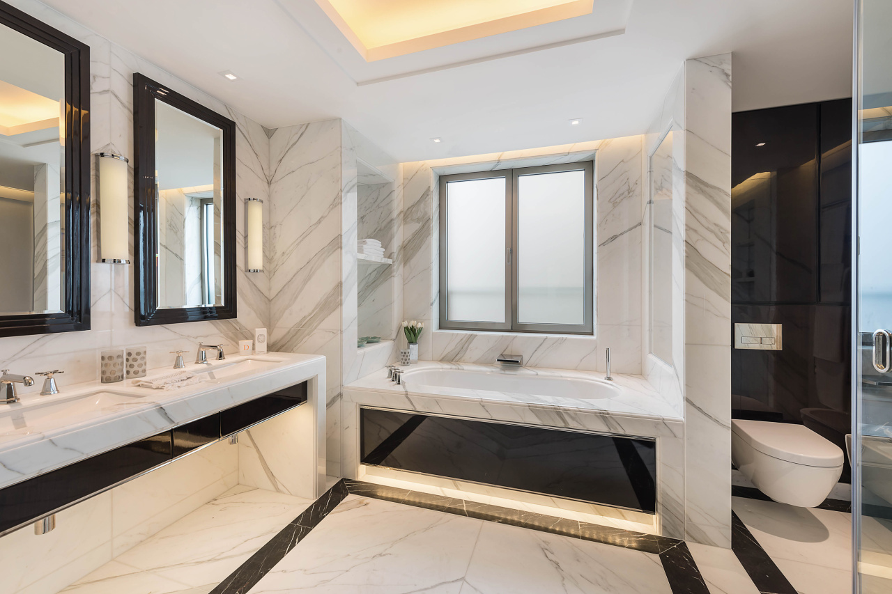 Master bedroom's en-suite marble bathroom
