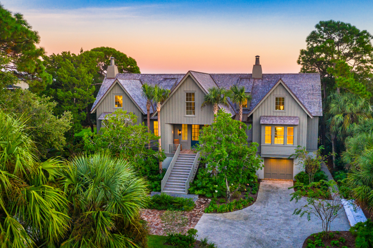 2411 Atlantic Avenue ($6,850,000; Robertson Allen representing both the buyers and sellers)