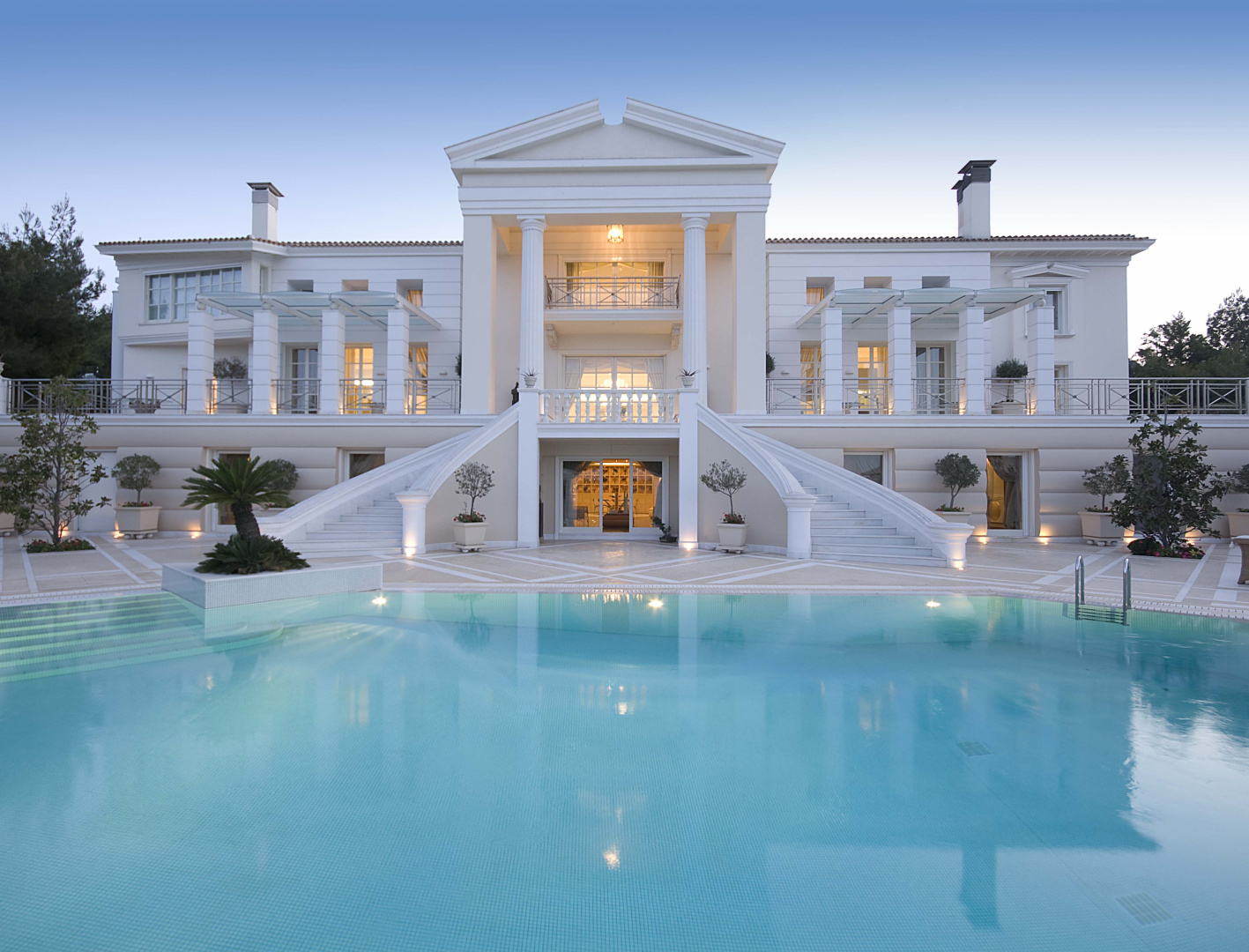  Luxurious  Mansion