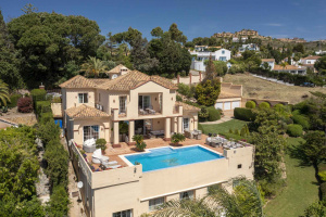 Classical Style Villa for Sale in El Paraiso Alto, Benahavis, Marbella