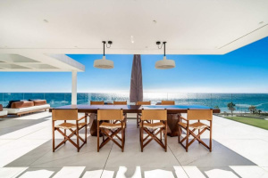 LUXURY PENTHOUSE Emare Estepona is a beachfront urbanization located in the N...