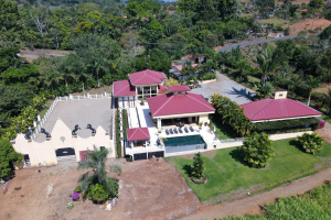 Beautiful 4+ Acre Quinta With 7 Br House
