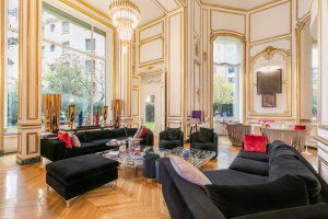 Paris 16th District – A magnificent apartment with a garden