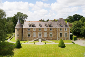 An authentic 15th, 17th and 19th century chateau in perfect condition. Set in...