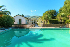Elegant and refined villa with swimming pool in Ascoli Piceno (Marche)