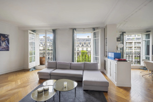 Paris 6th District – A 3-bed apartment with balconies