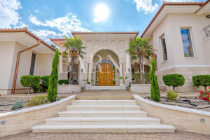 American - style luxury family villa