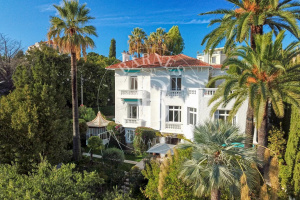 Cannes   Renovated "Belle Epoque"   Croisette From Walking Distance