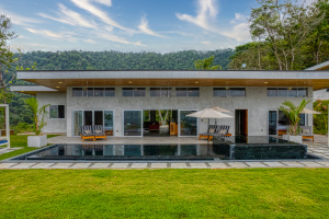 New Luxury Estate With Panoramic Views