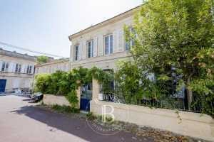 Stone House   Bordeaux Palais Gallien – Small Garden   Parking