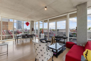 Modern and Timeless Condo in Riverfront with Concierge Living - Urban Gem