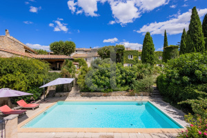 Manor House with swimming pool and orchard in Vaison-la-Romaine area