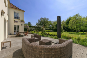 Saint-Nom-la Bretèche – A spacious family home with a garden and indoor swimm...