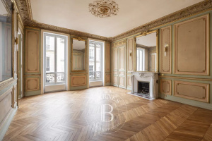 PARIS 9: ST GEORGES/PIGALLE - 3 BEDROOMS - 3rd FLOOR - LIFT - FULLY RENOVATED...