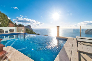 Villa with stunning sea views at the top of the bay of Cala Llamp with rental...