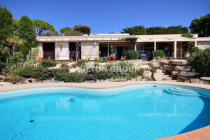 Châteauneuf   Cannes Countryside   "Le Corbusier" Villa With Exceptional Seaview
