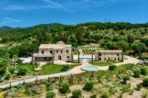SAINTE-MAXIME - Exceptional historic property on 5 hectares with panoramic se...