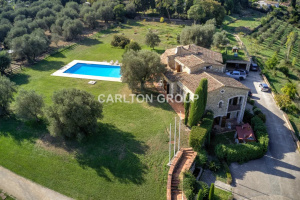 VALBONNE - Spacious stone villa on 1.8 hectares of flat land within walking d...