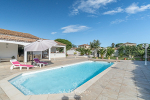 Villa of 175M² with garage, swimming pool, outbuildings on land of 1300M²