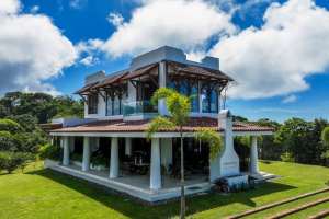 Colonial Stlyle Home In Costa Verde Estates