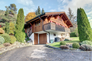 Charming chalet in a quiet location and near the center