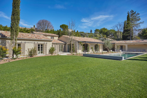Maussane-les-Alpilles  - An entirely renovated 6-bed property