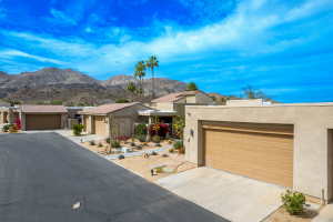 Welcome to Sommerset in South Palm Desert!