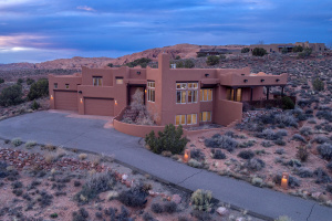 Stunning Southwestern Home in Moab, Offering Breathtaking Views