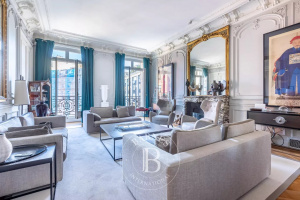 Paris 8th Parc Monceau - Renovated apartment with high ceiling - 3rd floor wi...