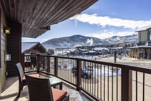 Luxurious Condo With Gorgeous Mountain Views, Easy Access to Lobby and Amenities