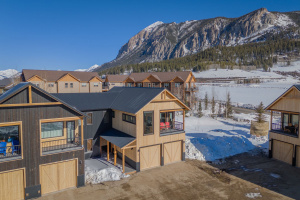 Newly Constructed Townhome Just Minutes From Crested Butte