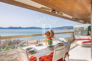 Cannes Croisette   2 Bedrooms Apartment   Panoramic Sea View   Terrace