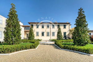 Prestigious Residence With Italian Gardan In Impruneta