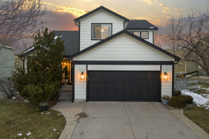 Stunning 5 Bedroom, 4 Bathroom Home Nested in Castle Pines