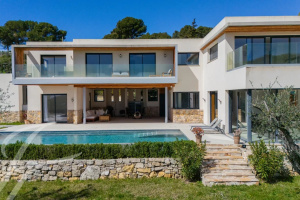 Mougins - Dominant position, open view on the countryside to the sea