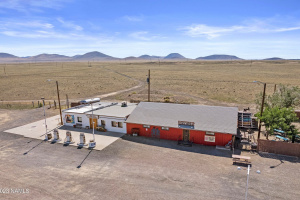 31926 Us-89 | Hank's Historic Trading Post, Flagstaff Tourist Destination