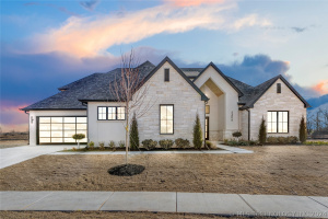 luxury new construction in gated phase of Estates at the River in Bixby North