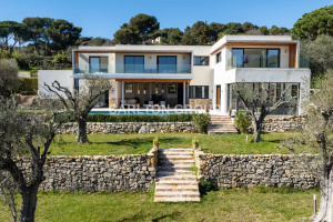 Mougins, stunning contemporary villa with unobstructed views up to the sea