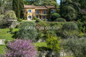 Cannes hinterland - Charming property with magnificent sea view in an excepti...