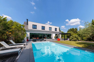 NANTES- Exceptionnal property with swimming pool
