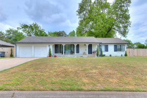 Professionally renovated ranch style house in Midtown is a MUST SEE!