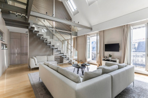 Paris 8th District –  A magnificent split-level apartment