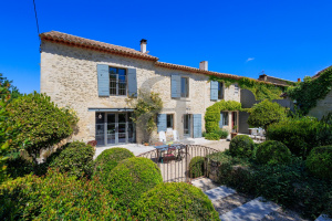 Authentic Mas with swimming pool in a sought-after area of Saint-Rémy de Prov...