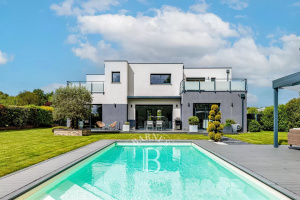 NANTES SAUTRON - Contemporary 7 bedroom house with swimming pool