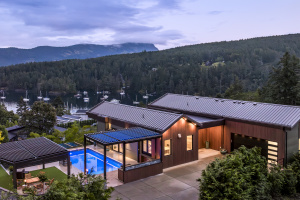 Maple Bay Oceanview Masterpiece incl Carriage House, Pool & Pickleball Court