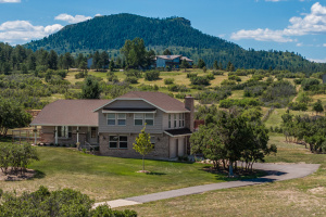 Tranquil 5-Bed Home with Scenic Views, Gourmet Kitchen, and Horse Zoning