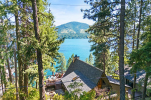 Charming Hayden Lake Cabin