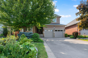 11 Treeview Crescent